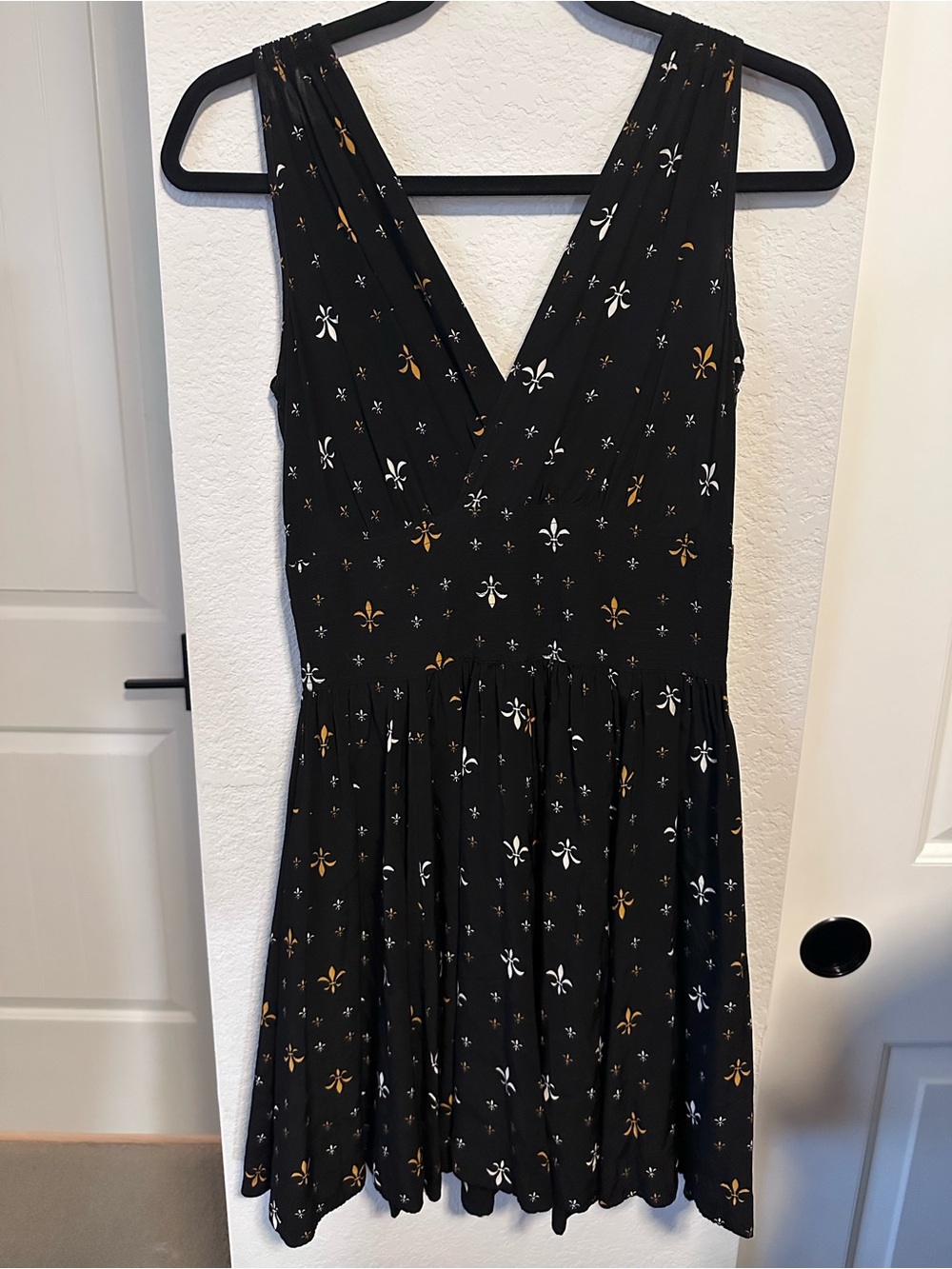 Trashy Diva Black Fleur-de-Lis V-Neck Midi Dress Size 6